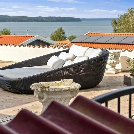بيت للعطل With Pool And Panoramic View Of The Sea