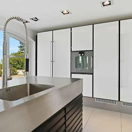 With Pool And Panoramic View Of The Sea *
